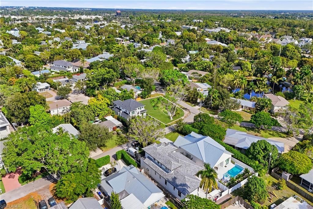 1165 8th Ter N, Naples, FL 34102 Photo