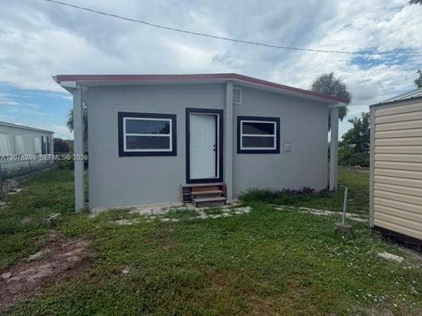 402 Frances Circle , Ruskin, FL 33570