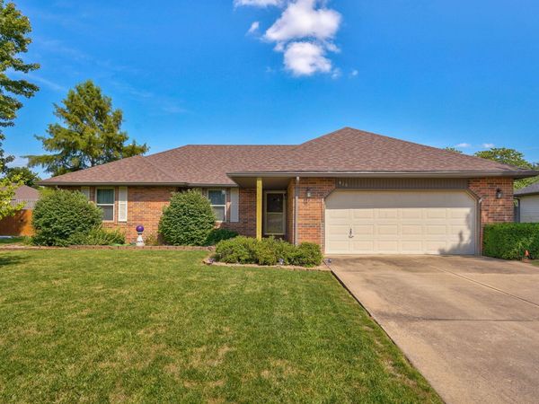 910 N Zed Tennis Street , Nixa, MO 65714