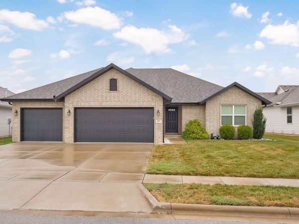 817 S Ridgemont Drive , Nixa, MO 65714