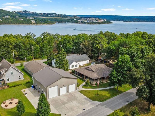 325 Lakeland Avenue, Hollister, MO 65672