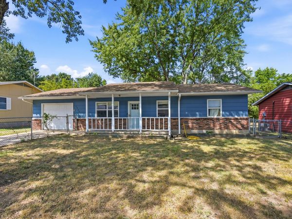 1802 S Garland Douglas Drive , Neosho, MO 64850