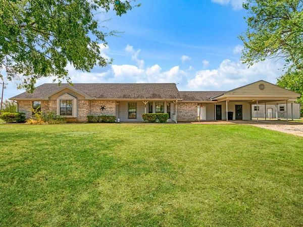 537 Farm Road 2820, Sumner, TX 75486