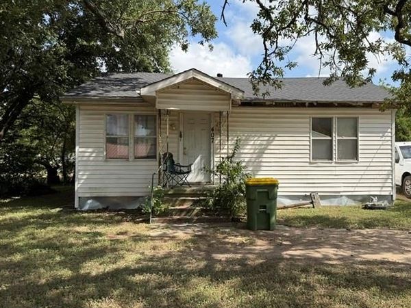 407 Julius Street , Riesel, TX 76682