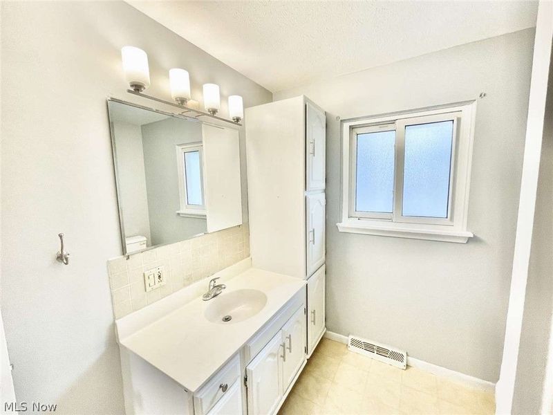 4885 Lear Nagle Road, North Ridgeville, OH 44039 Photo 12
