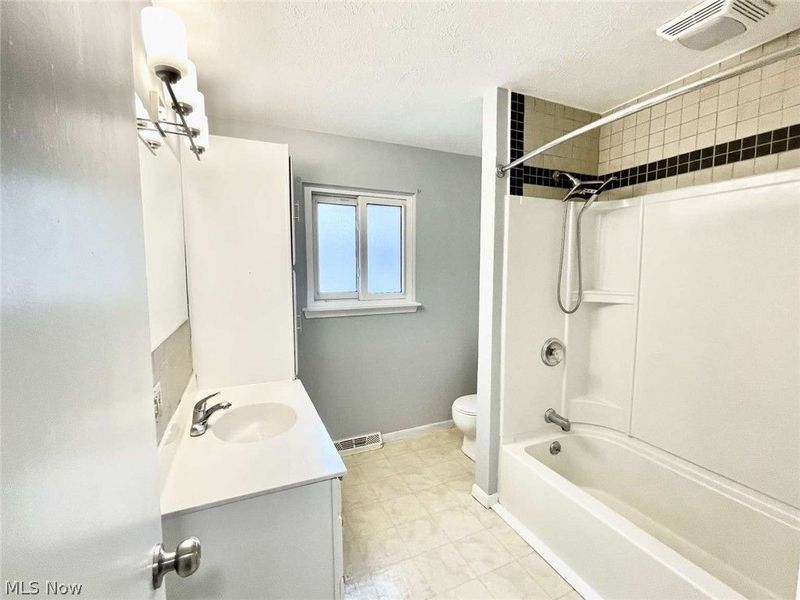 4885 Lear Nagle Road, North Ridgeville, OH 44039 Photo 14