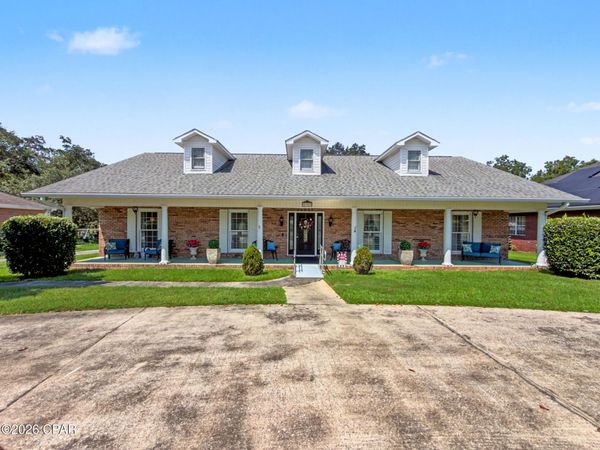 5381 College Drive , Graceville, FL 32440