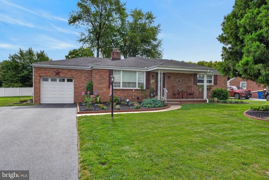 2274 Maple Road, York, PA 17408 Main Photo