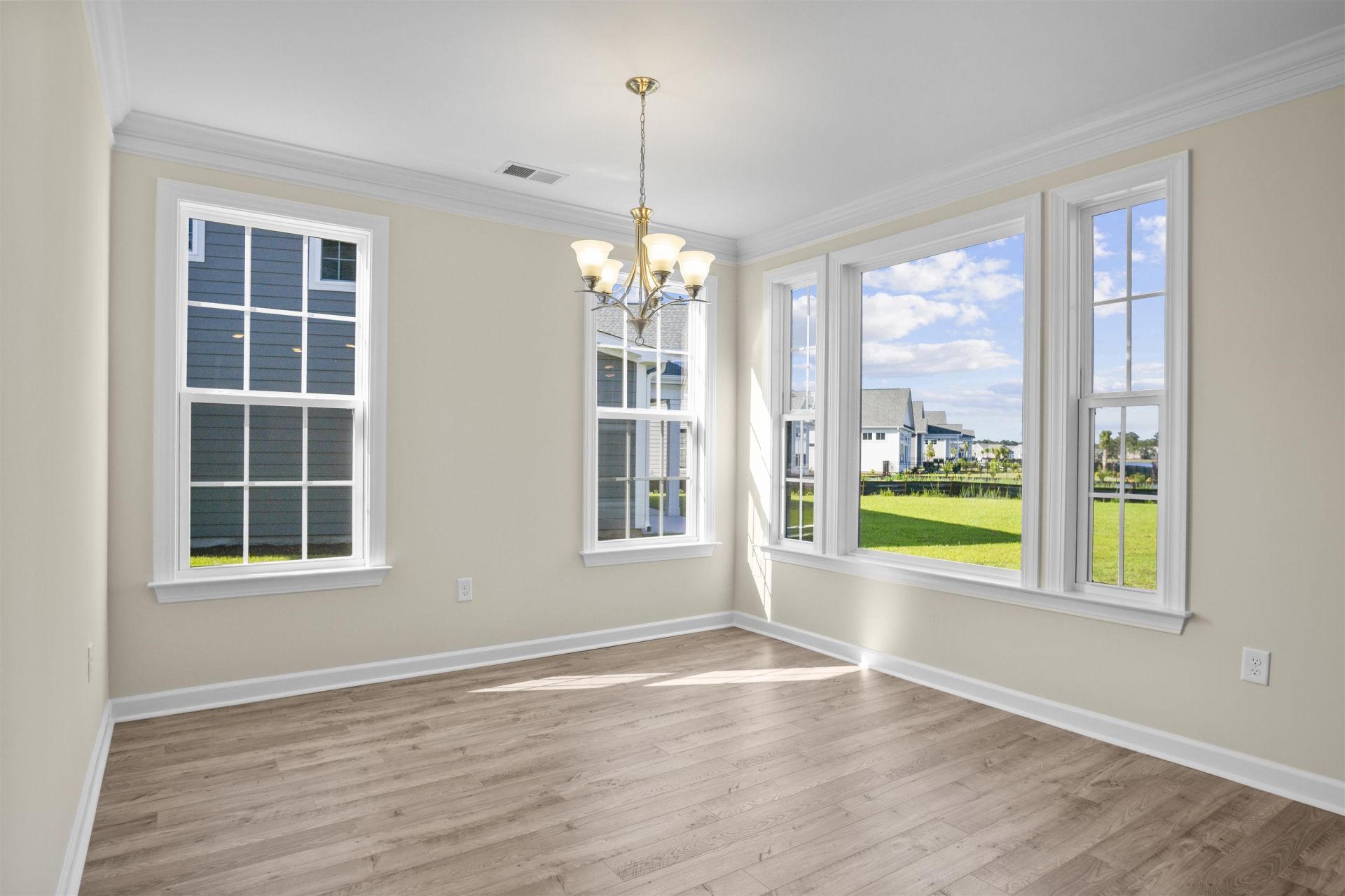 435 Starlit Way  Photo 8