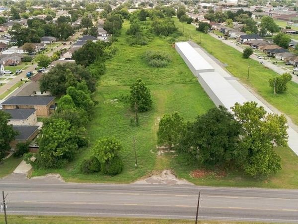 909 E SAINT BERNARD Highway, Chalmette, LA 70043