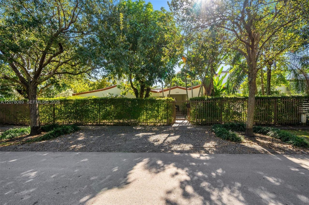 2400 Trapp Ave, Miami, FL 33133 Main Photo