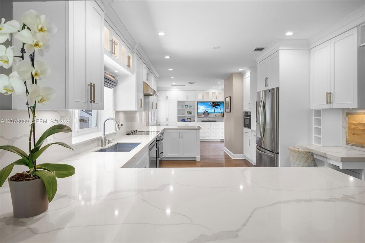2400 Trapp Ave, Miami, FL 33133 Photo
