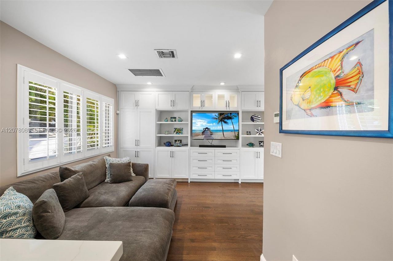 2400 Trapp Ave, Miami, FL 33133 Photo