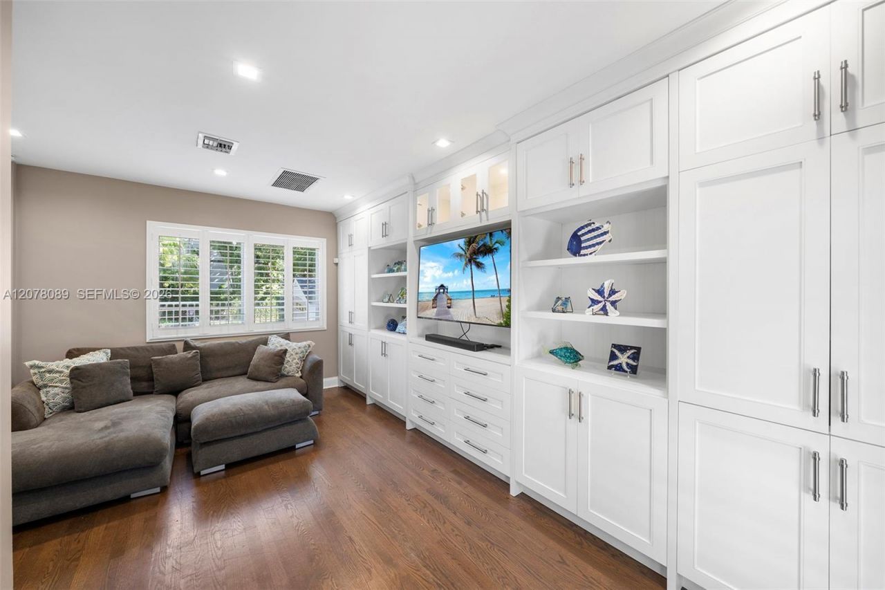 2400 Trapp Ave, Miami, FL 33133 Photo
