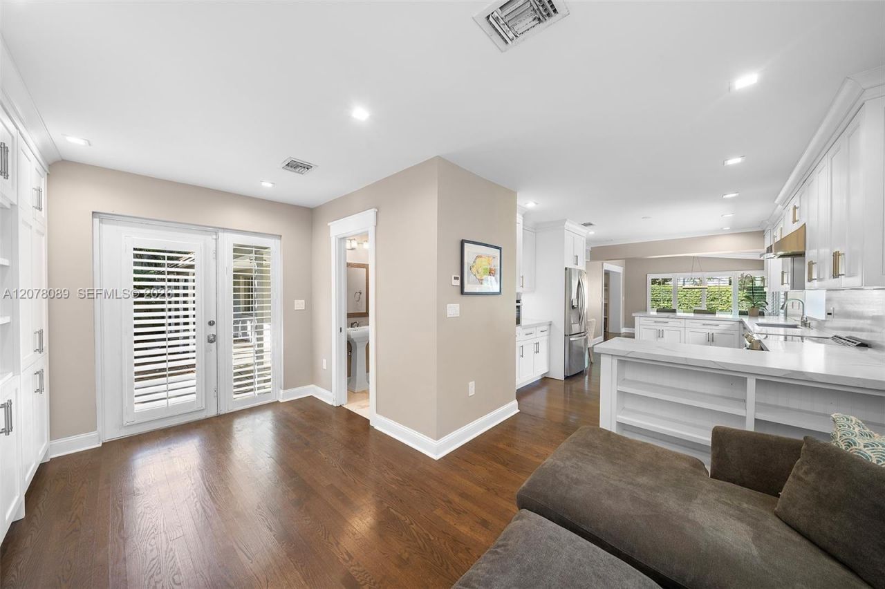 2400 Trapp Ave, Miami, FL 33133 Photo