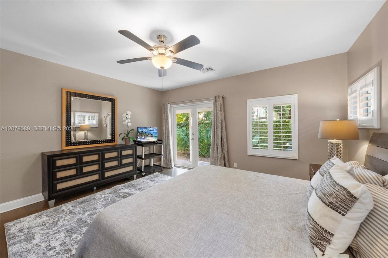 2400 Trapp Ave, Miami, FL 33133 Photo