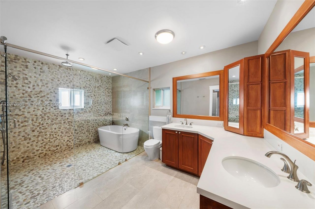 2400 Trapp Ave, Miami, FL 33133 Photo