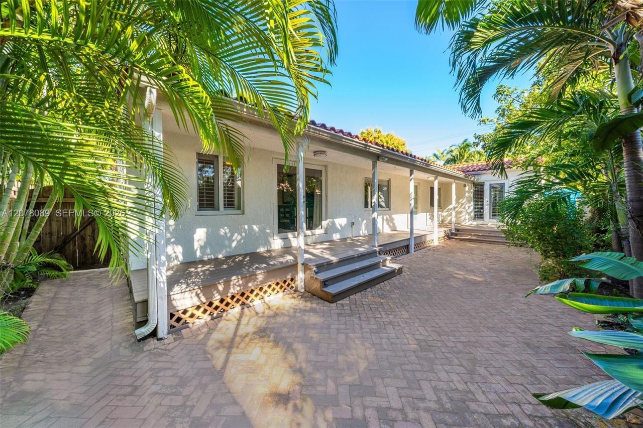 2400 Trapp Ave, Miami, FL 33133 Photo