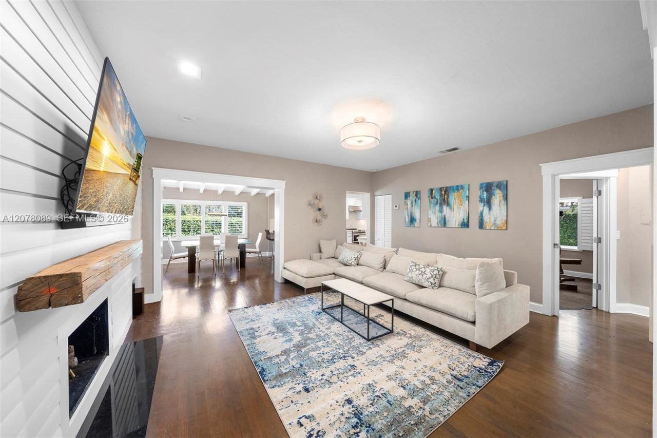 2400 Trapp Ave, Miami, FL 33133 Photo