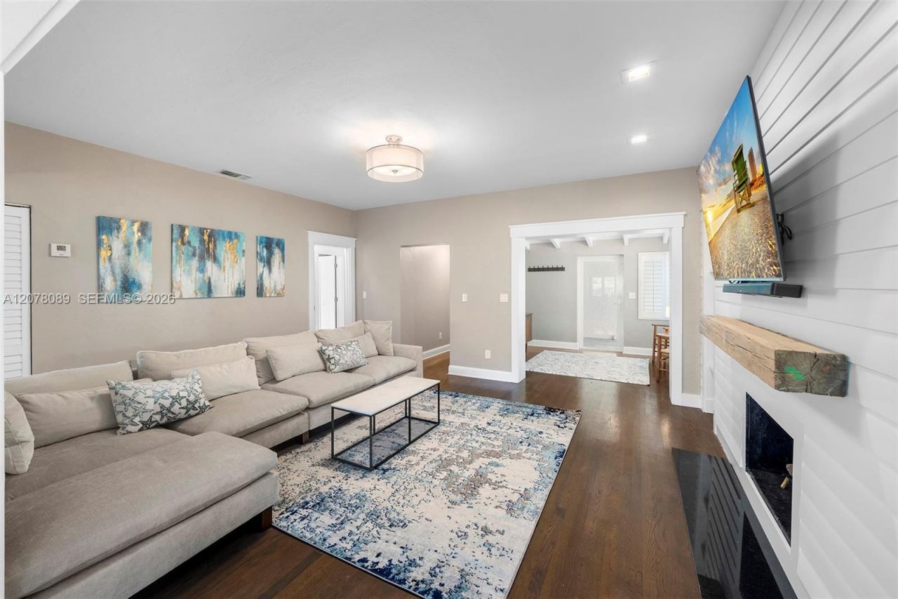 2400 Trapp Ave, Miami, FL 33133 Photo