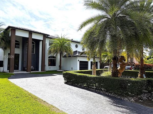 8211 SW 122nd Ave , Miami, FL 33183