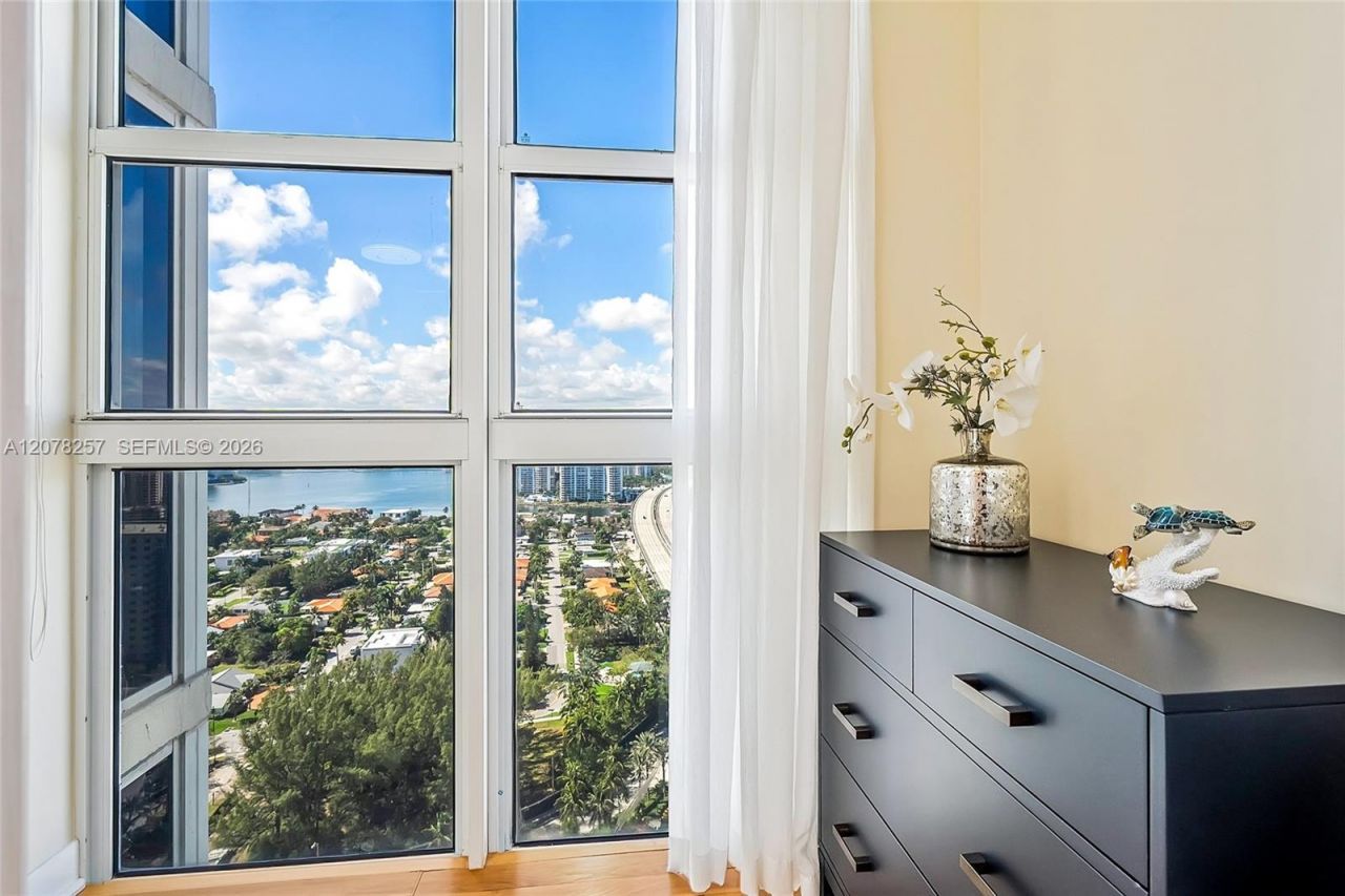19111 Collins Ave , Unit 2705, Sunny Isles Beach, FL 33160 Photo