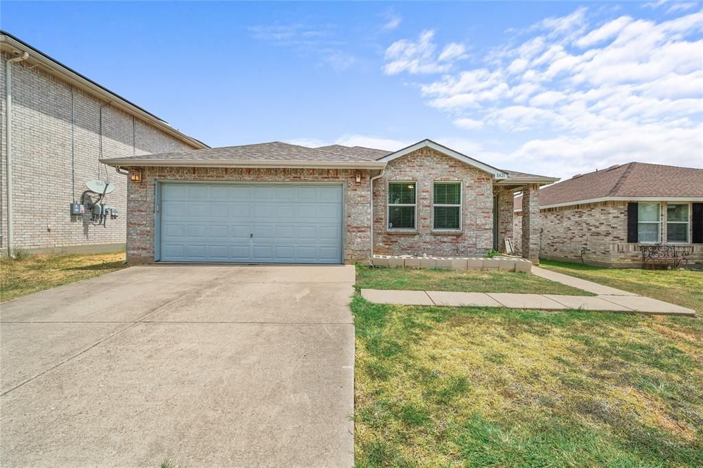 8421 Cotton Valley Lane, Arlington, TX 76002 Main Photo