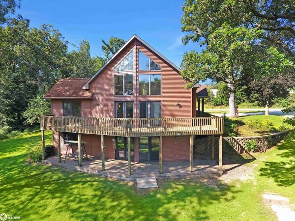5618 V37 Highway, Dysart, IA 52224