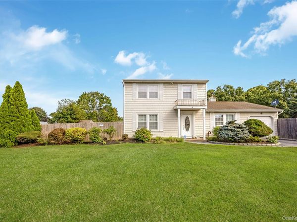 11 Shade Tree Lane , East Patchogue, NY 11772