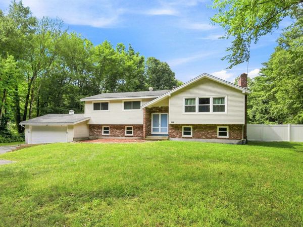 97 Rockingham Road, Londonderry, NH 03053