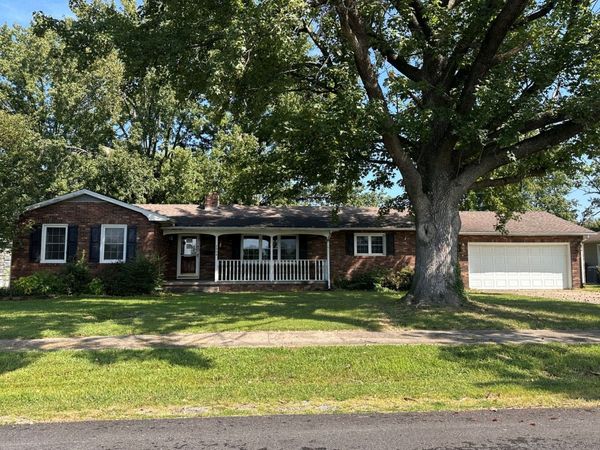 1504 W Malden Street , Marion, IL 62959