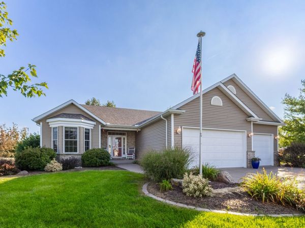414 Fenceline Drive, Blue Grass, IA 52726