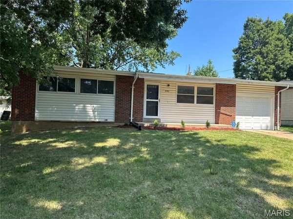 1731 Hudson Road , St Louis, MO 63136