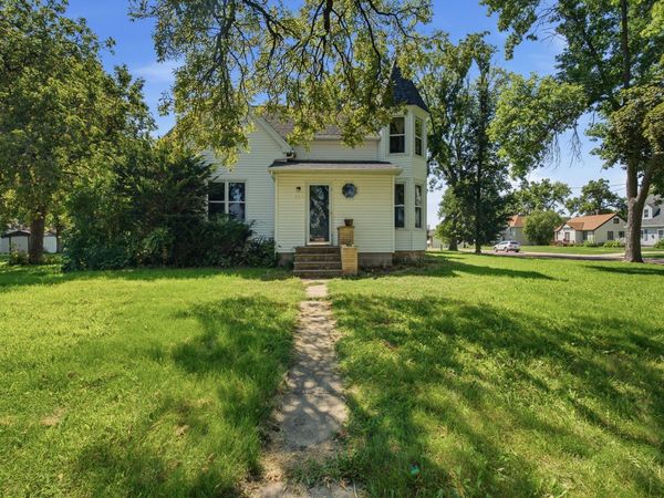 204 E 12th Street , Blue Earth, MN 56013