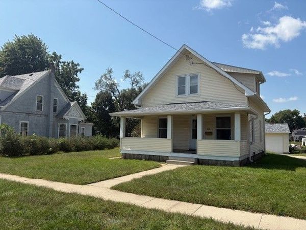 329 E 3rd Street S, Newton, IA 50208