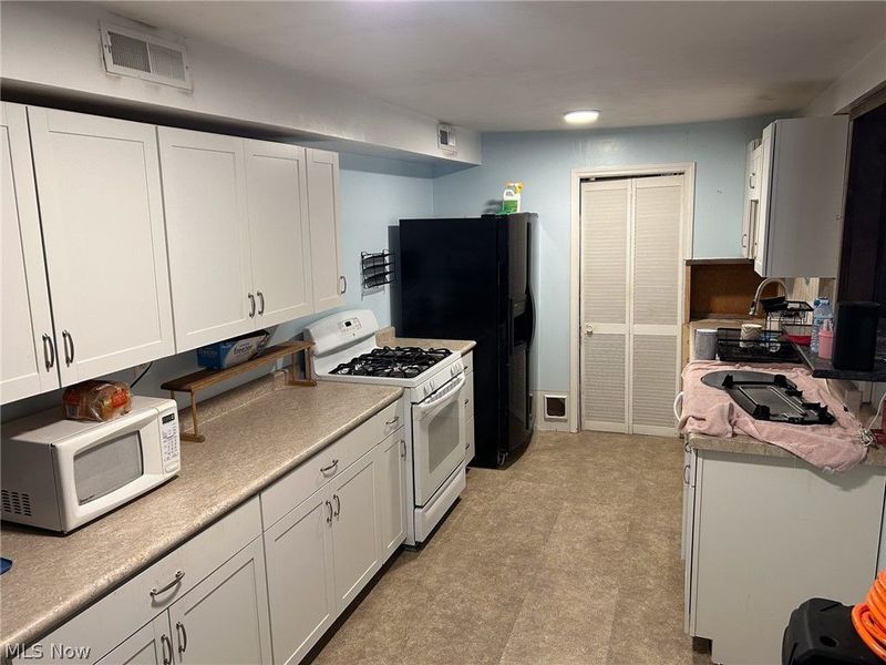 3049 Parkman Road, Warren, OH 44481 Photo 5