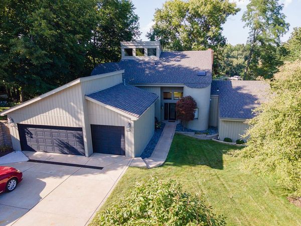 427 Wessex Road , Valparaiso, IN 46385