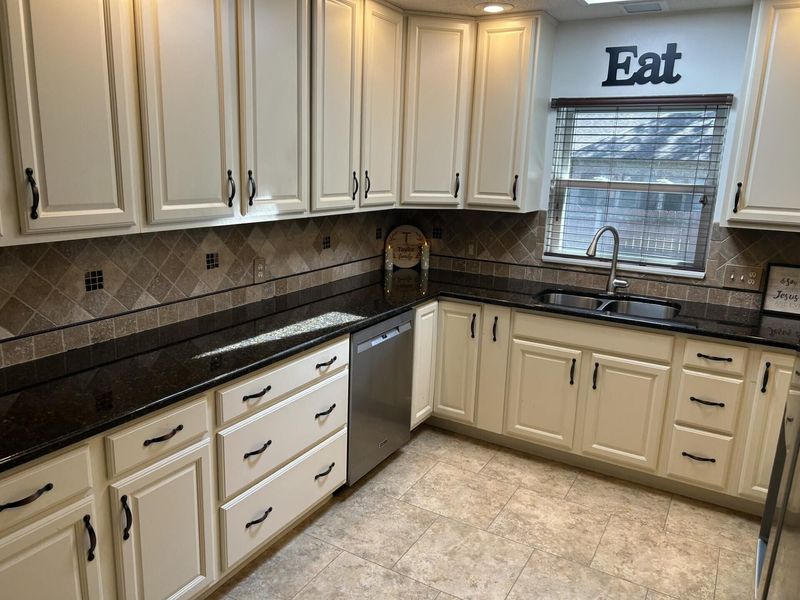 1713 Kingsbury Drive, Saint Marys, OH 45885 Photo 8
