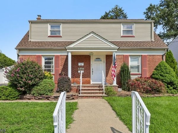 15 Parmelee Ave, Fair Lawn, NJ 07410
