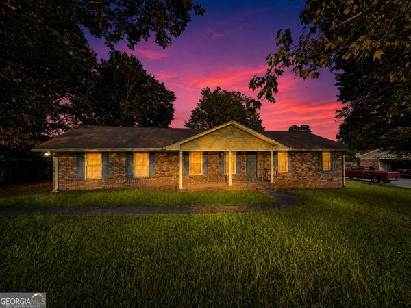 25 Montre Circle SE, Silver Creek, GA 30173