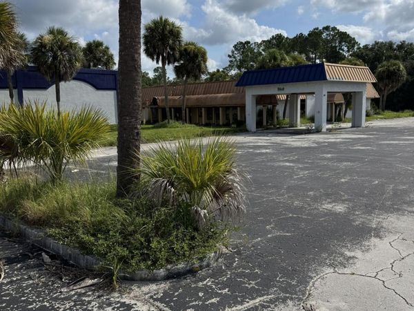 28 E New York Avenue, DeLand, FL 32724