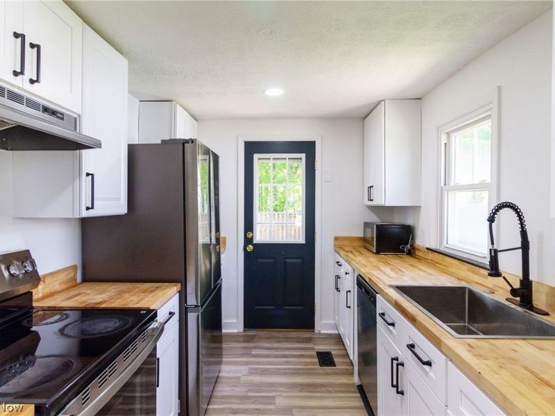 8210 Maple Avenue, Garrettsville, OH 44231 Photo 5