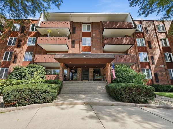 121 S Spruce Avenue , Unit 207, Wood Dale, IL 60191