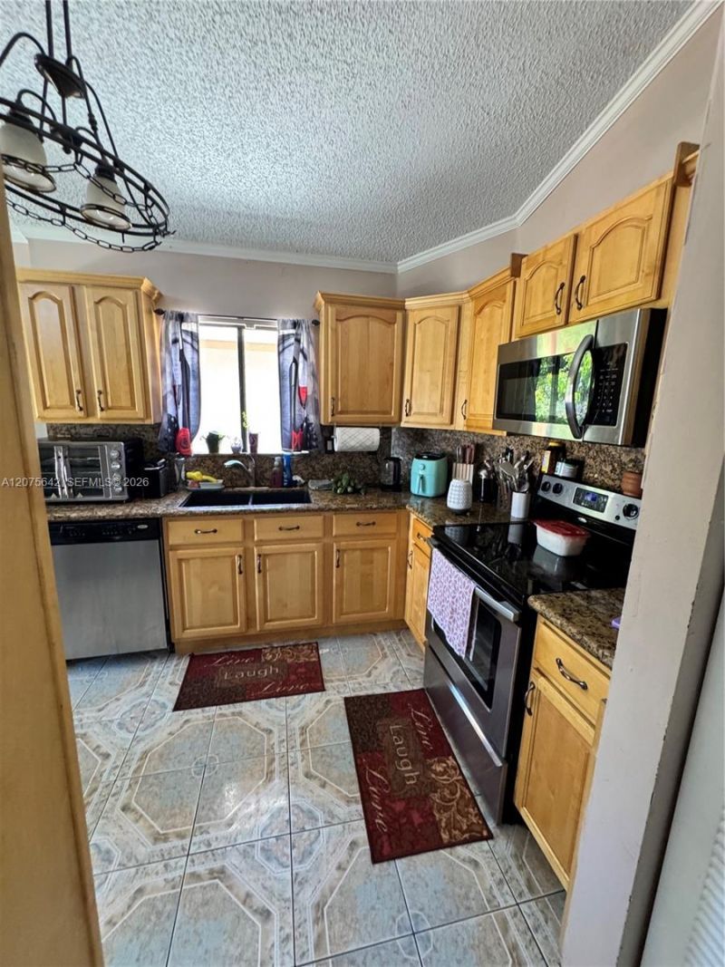840 W Palm Run Dr , North Lauderdale, FL 33068 Photo
