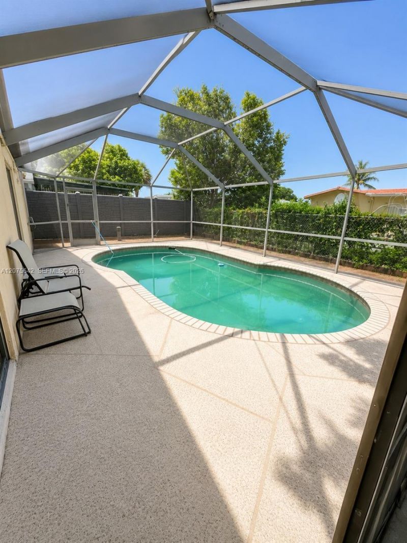 840 W Palm Run Dr , North Lauderdale, FL 33068 Photo