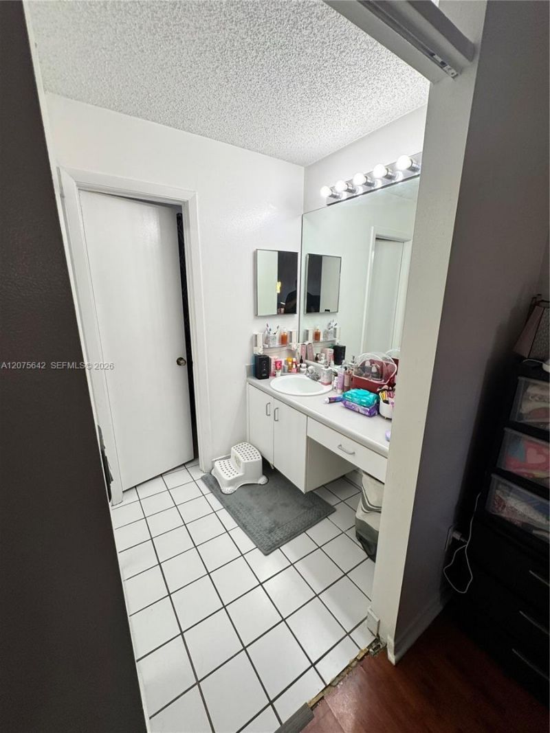 840 W Palm Run Dr , North Lauderdale, FL 33068 Photo