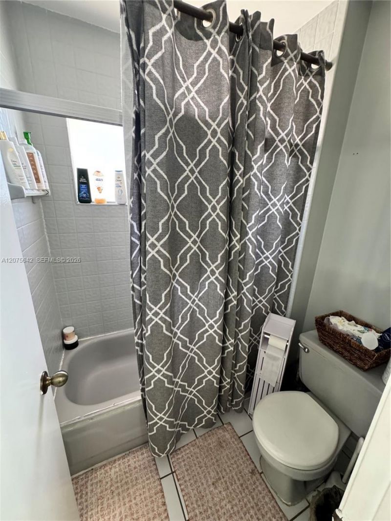 840 W Palm Run Dr , North Lauderdale, FL 33068 Photo