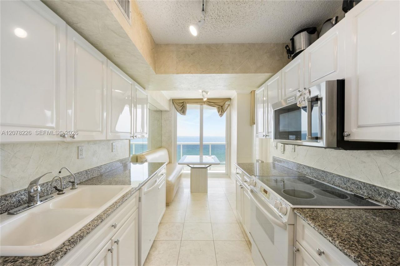 16711 Collins Ave, Unit 907, Sunny Isles Beach, FL 33160 Photo