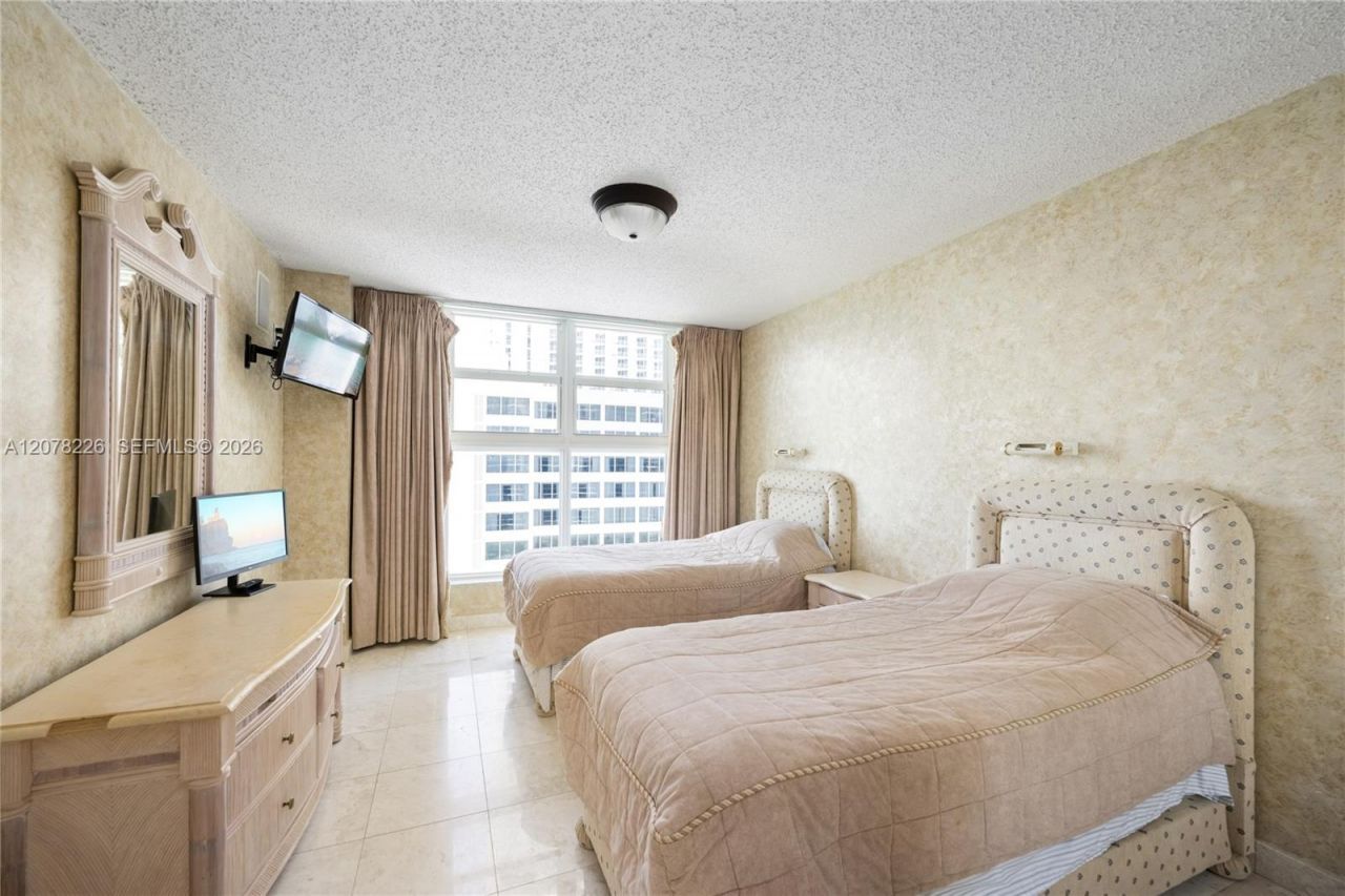16711 Collins Ave, Unit 907, Sunny Isles Beach, FL 33160 Photo