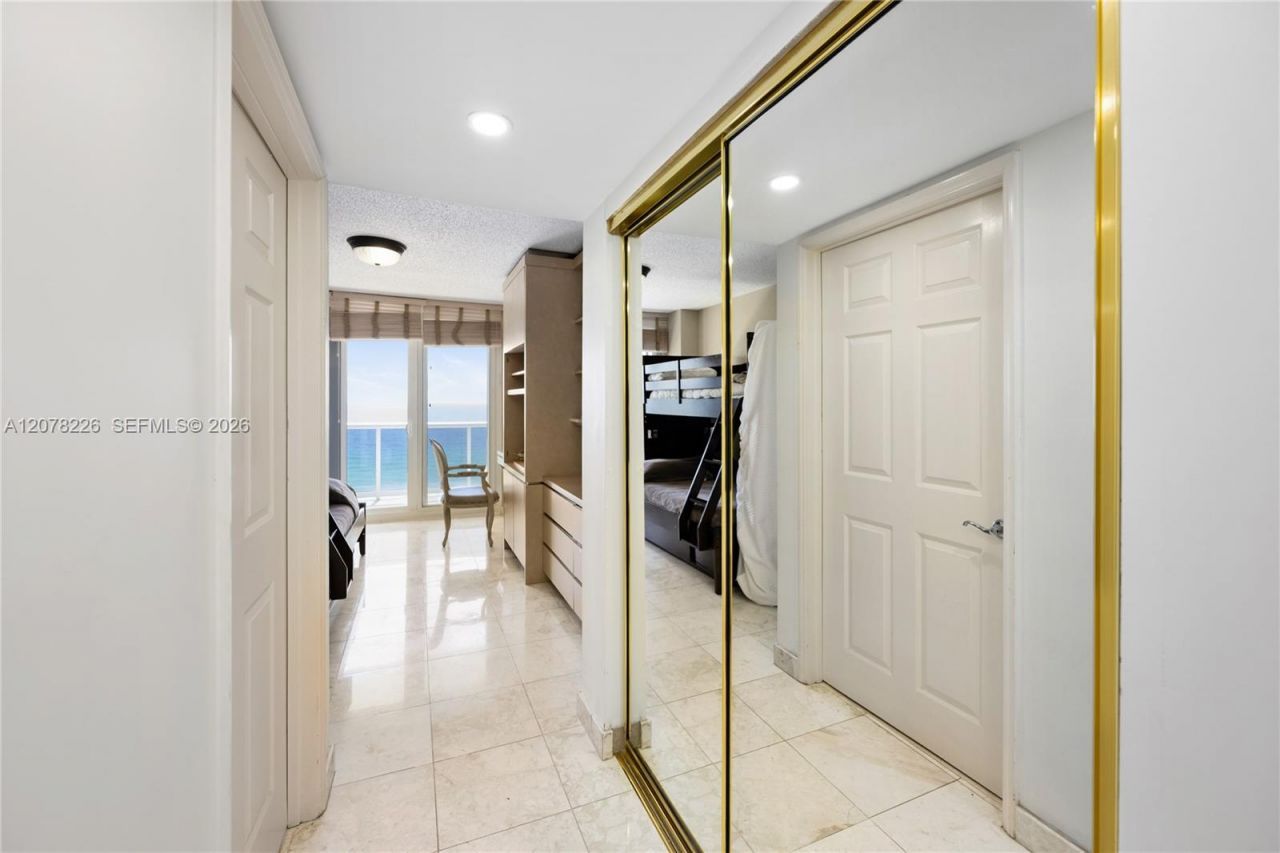 16711 Collins Ave, Unit 907, Sunny Isles Beach, FL 33160 Photo
